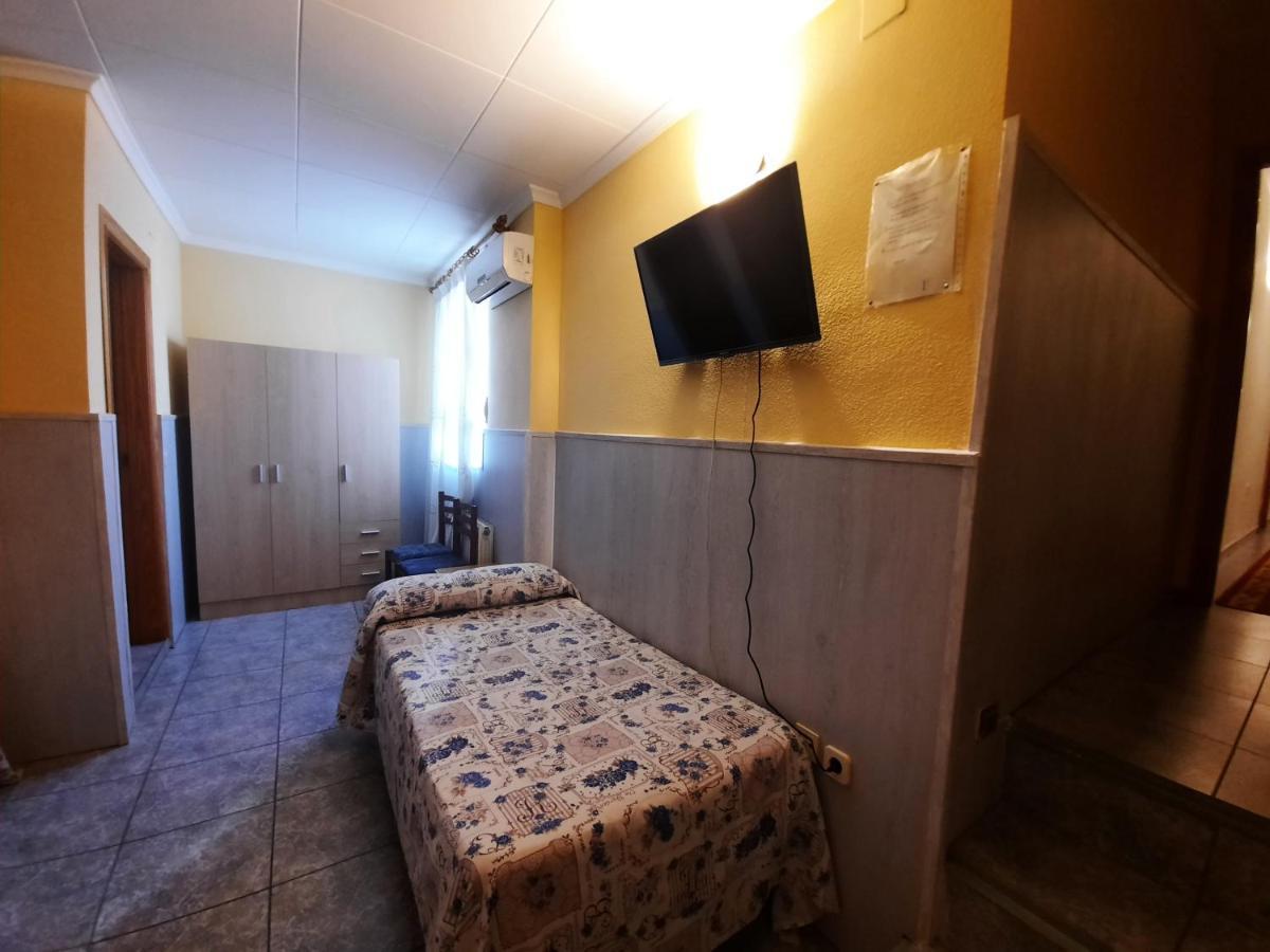 Hostal Alba Albacete Bagian luar foto