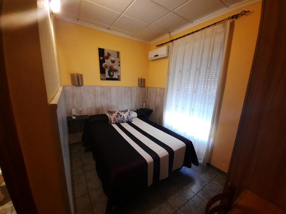 Hostal Alba Albacete Bagian luar foto